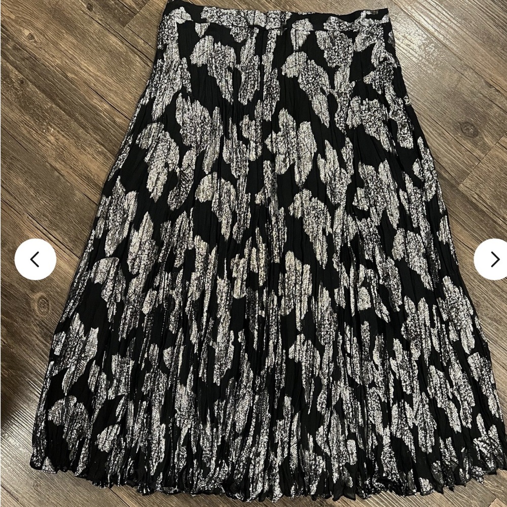 Banana Republic Crinkle Flare Floral Midi Skirt - Picture 2 of 4